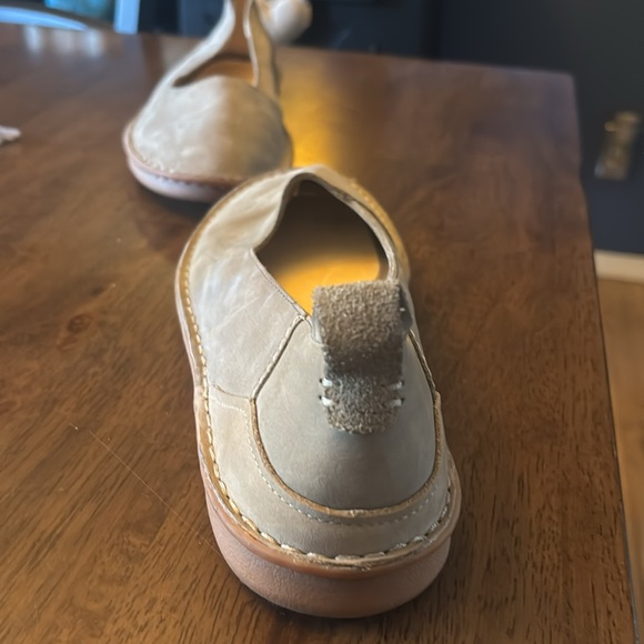 Gray suede flats - Picture 2 of 4